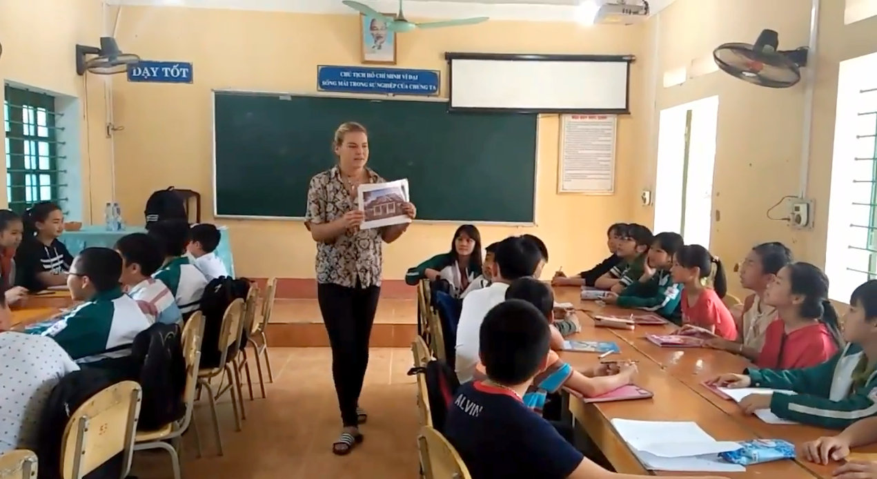 Hồ sơ đề nghị gia hạn Đề án dạy và học bằng tiếng nước ngoài